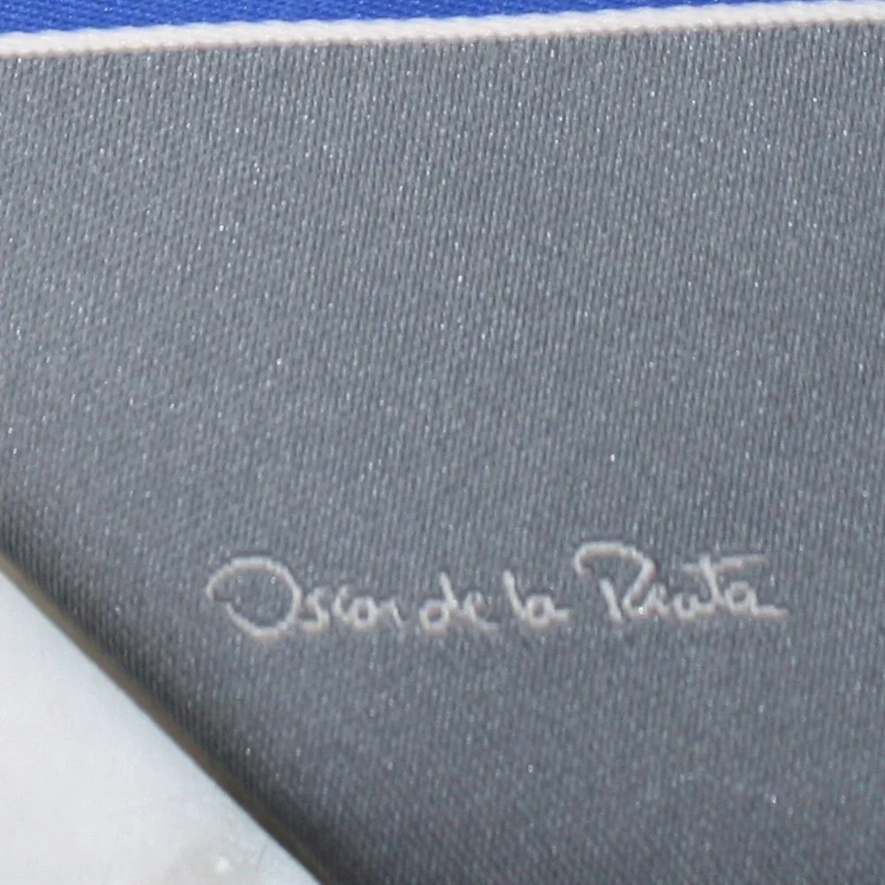VINTAGE OSCAR DE LA RENTA Neck Tie Classic Stripe Blue Gray Silk Blend Necktie